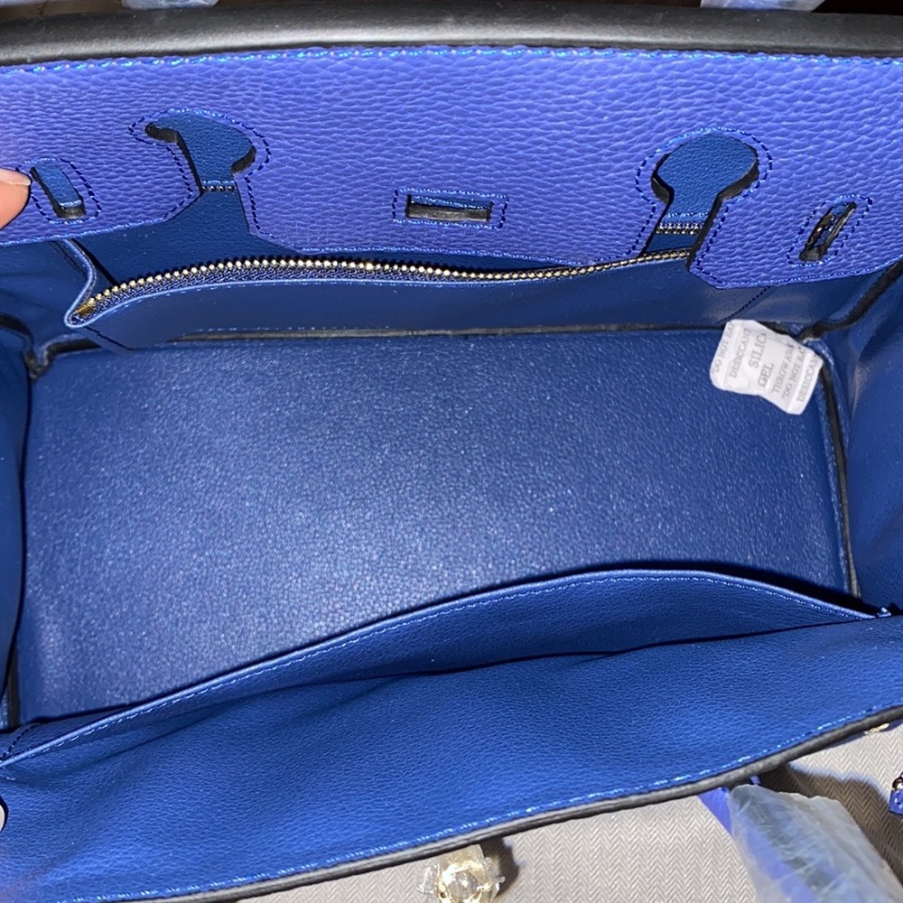 Royal blue tote bag . Perfect condition , comes with dust bag and key accessorie
